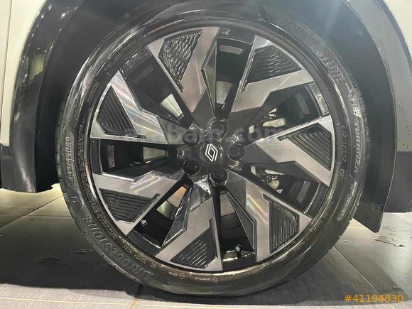 MAİS İZMİR Rafale 1.2 e-Tech Esprit Alpine Saten Beyaz