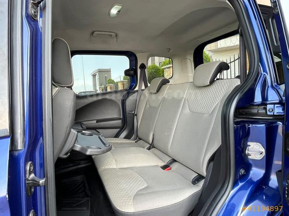 BARANLAR MOTORS DAN 2017 MODEL TİTANİUM FORD COURİER