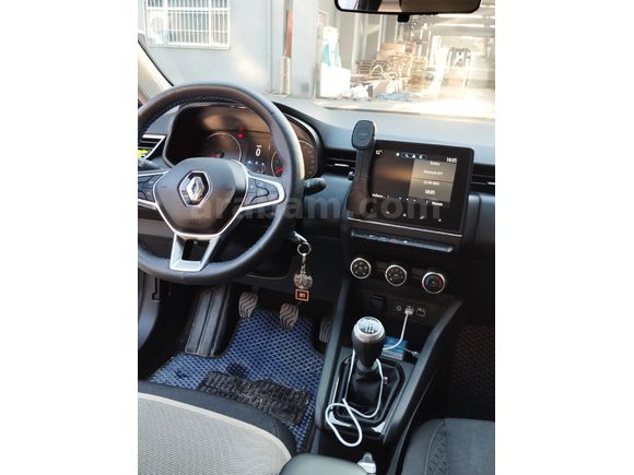 Sahibinden Renault Clio 1.0 TCe Touch 2023 Model İstanbul 30.000 km Lacivert