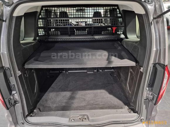 MAİS İZMİR Renault Kangoo Multix 1.3 Tce Iconic EDC