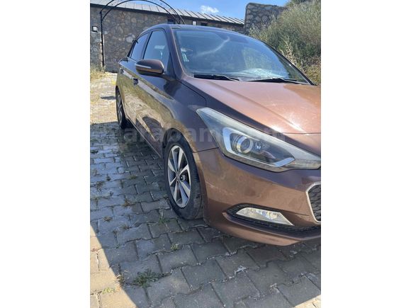 Sahibinden Hyundai i20 1.4 CRDi Style 2014 Model 
