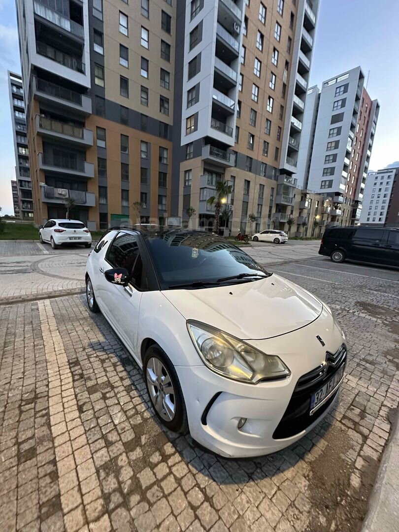 Sahibinden DS Automobiles DS3 1.6 VTi DStyle 2011 Model Antalya 230.000 km Beyaz 3