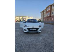 Sahibinden Hyundai i20 1.4 MPI Style 2017 Model Erzincan 130.000 km Beyaz