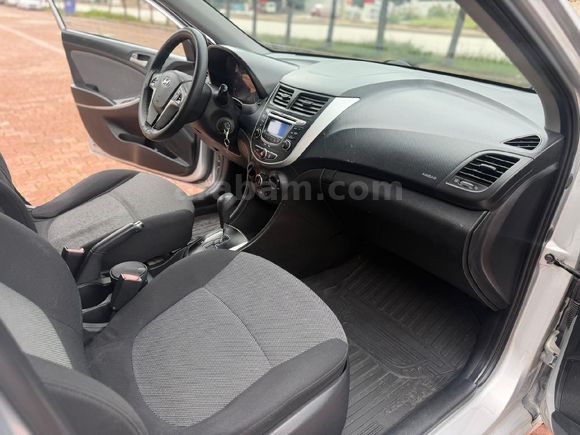 Sahibinden Hyundai Accent Blue 1.6 CRDI Mode 2012 Model
