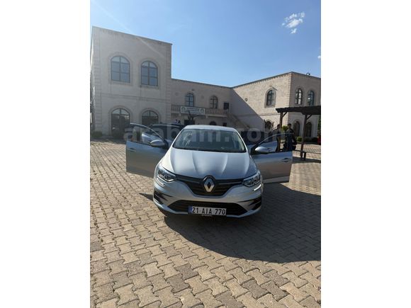Sahibinden Renault Megane 1.5 Blue DCI Touch 2025 Model  6.500 km Gri (metalik)