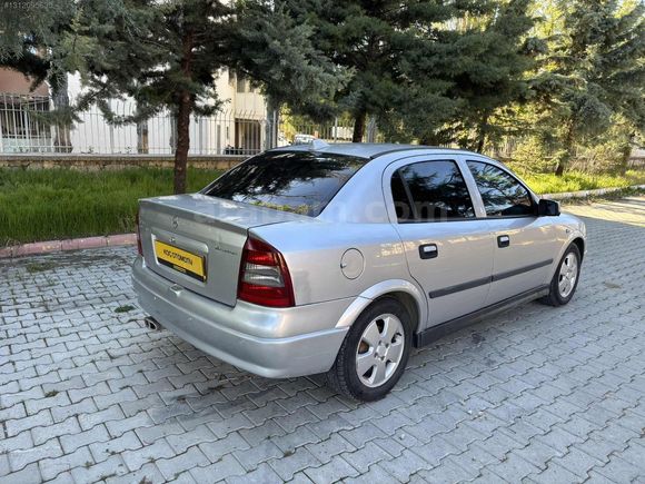 2006 model Opel astra