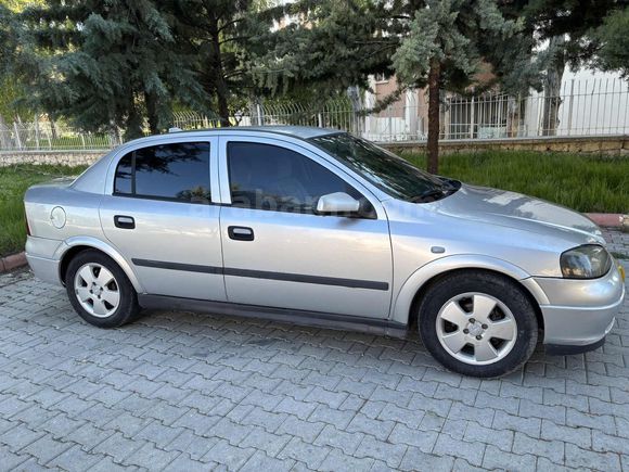 2006 model Opel astra