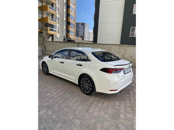 Sahibinden Toyota Corolla 1.8 Hybrid Dream 2021 Model  150.000 km Beyaz