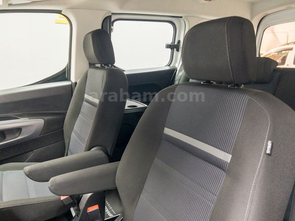 "%0 FAİZ KREDİ"2025 COMBI 1.5 BLUEHDI EASY "TRAMERSIZ"