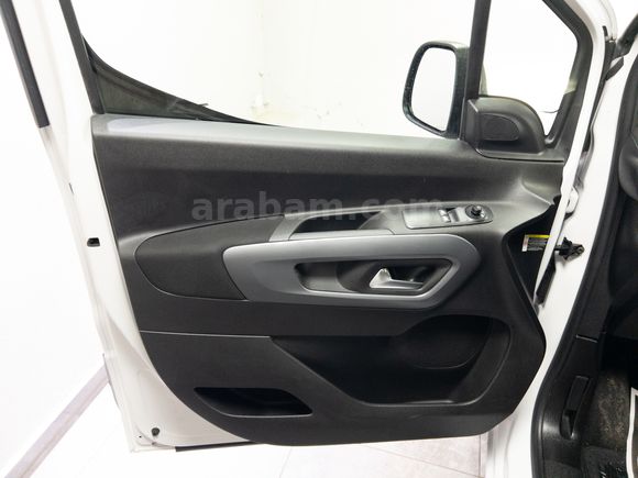 "%0 FAİZ KREDİ"2025 COMBI 1.5 BLUEHDI EASY "TRAMERSIZ"
