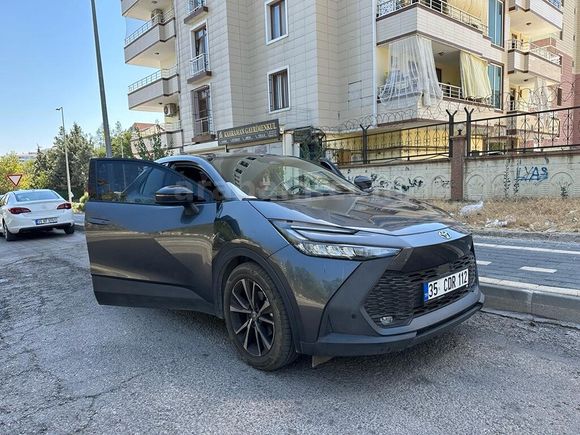 Sahibinden Toyota C-HR 1.8 Hybrid Passion 2024 Model 