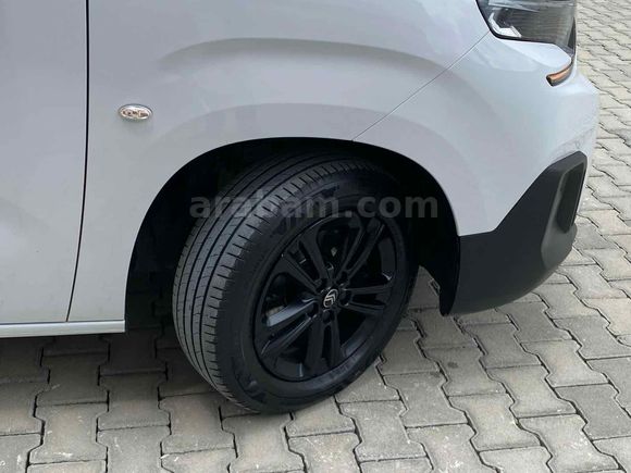 Galeriden Citroen Berlingo 1.5 BlueHDI Feel Bold 2025 Model Van
