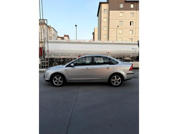 TEMİZ OTOMATİK FORD FOCUS 2