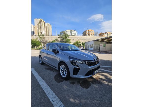 2025 Clio Evolution | 9.000 Km | Kaya Gri | Hatasız | Garantili | Ek Donanımlı