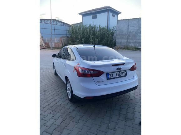 Sahibinden Ford Focus 1.6 TDCi Style 2011 Model  220000km Beyaz
