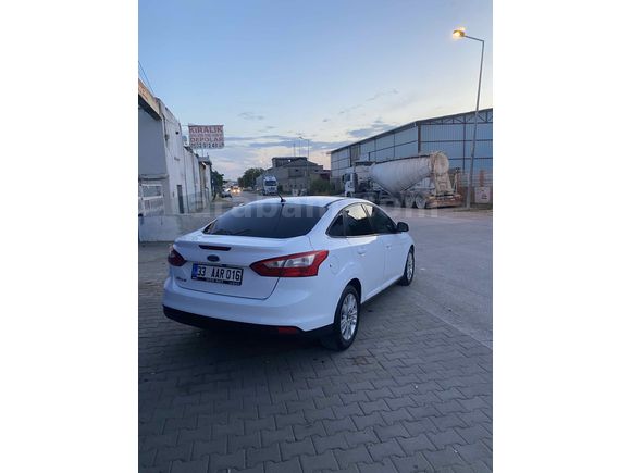 Sahibinden Ford Focus 1.6 TDCi Style 2011 Model  220000km Beyaz