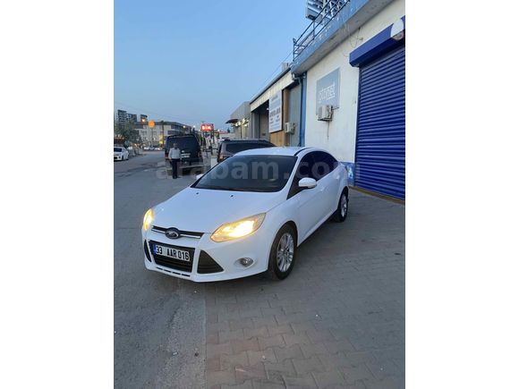 Sahibinden Ford Focus 1.6 TDCi Style 2011 Model  220000km Beyaz