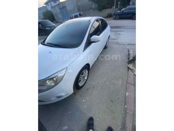 Sahibinden Ford Focus 1.6 TDCi Style 2011 Model  220000km Beyaz