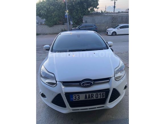 Sahibinden Ford Focus 1.6 TDCi Style 2011 Model  220000km Beyaz
