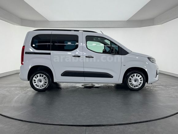 otomobil Opel Combo 1.5 D Essential