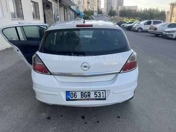 Opel Astra 1.6 Essentia 2013 