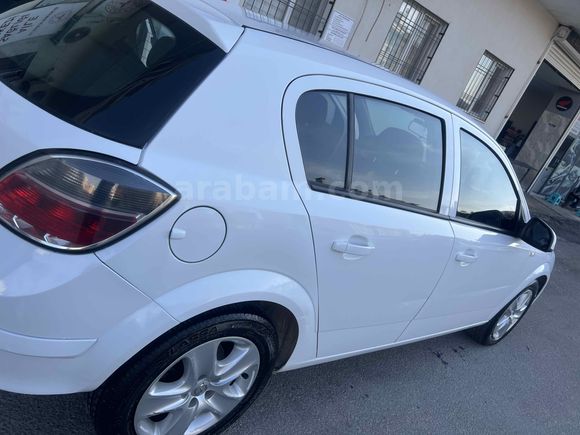 Opel Astra 1.6 Essentia 2013 