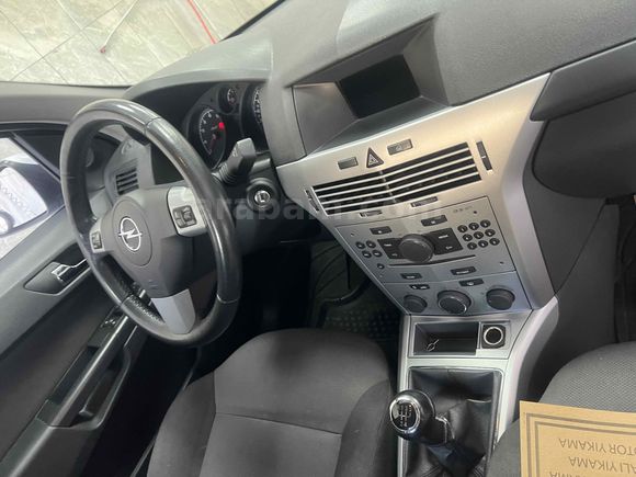 Opel Astra 1.6 Essentia 2013 