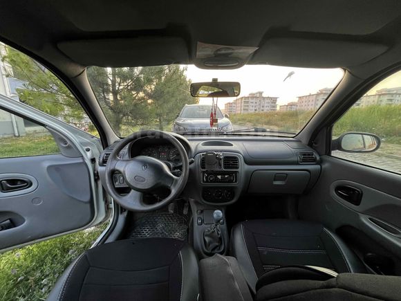 Sahibinden Renault Clio 1.4 RNA 2000 Model 