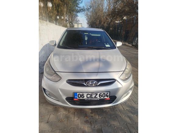 Sahibinden Hyundai Accent Blue 1.6 CRDI Mode Plus 2012 Model  240.000 km Gri (Gümüş)