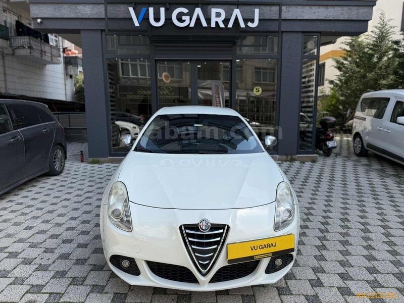 Galeriden Alfa Romeo Giulietta 1.6 JTD Distinctive 2013 Model İstanbul 145.500 km Beyaz