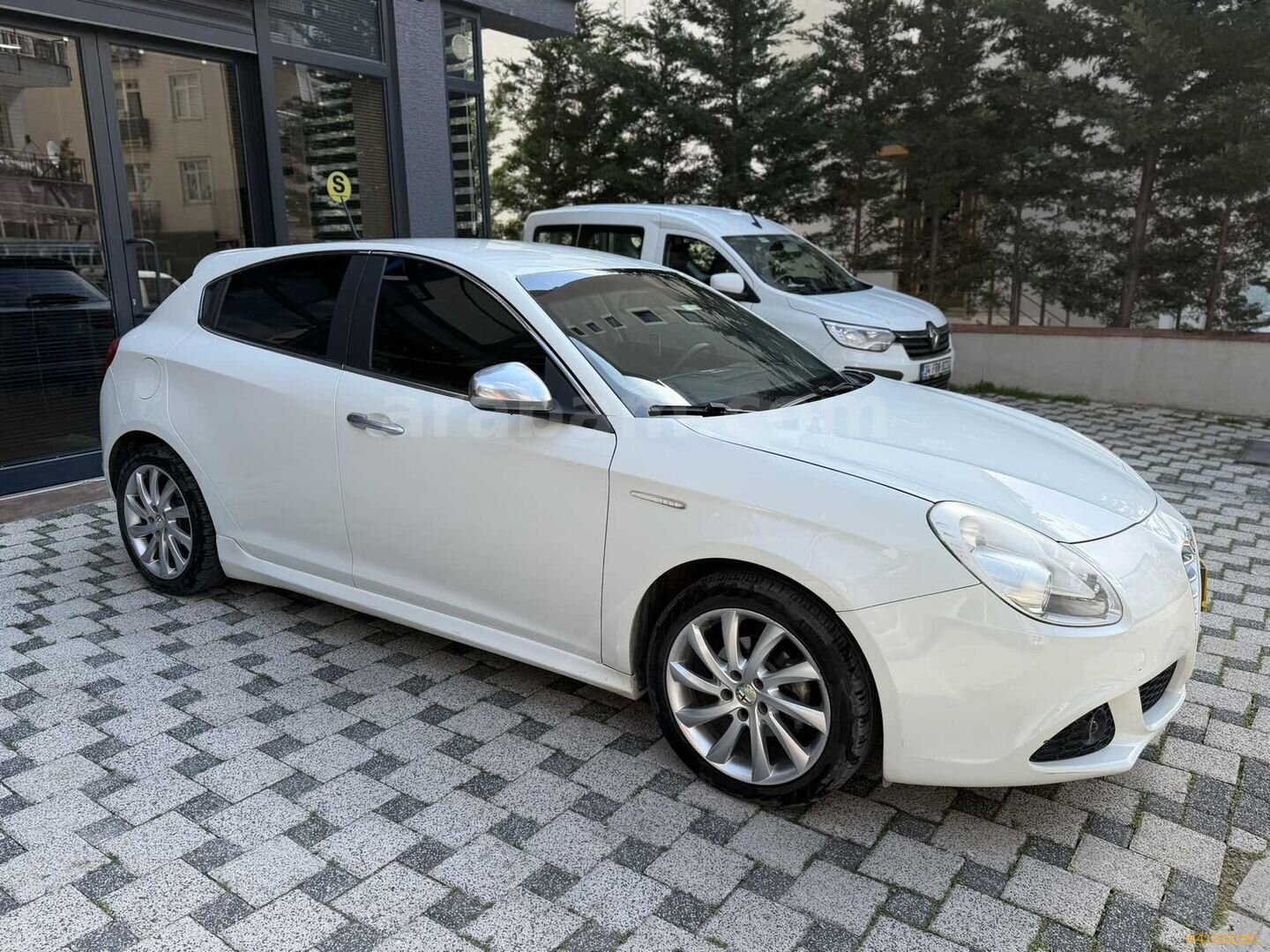 Galeriden Alfa Romeo Giulietta 1.6 JTD Distinctive 2013 Model İstanbul 145.500 km Beyaz 2