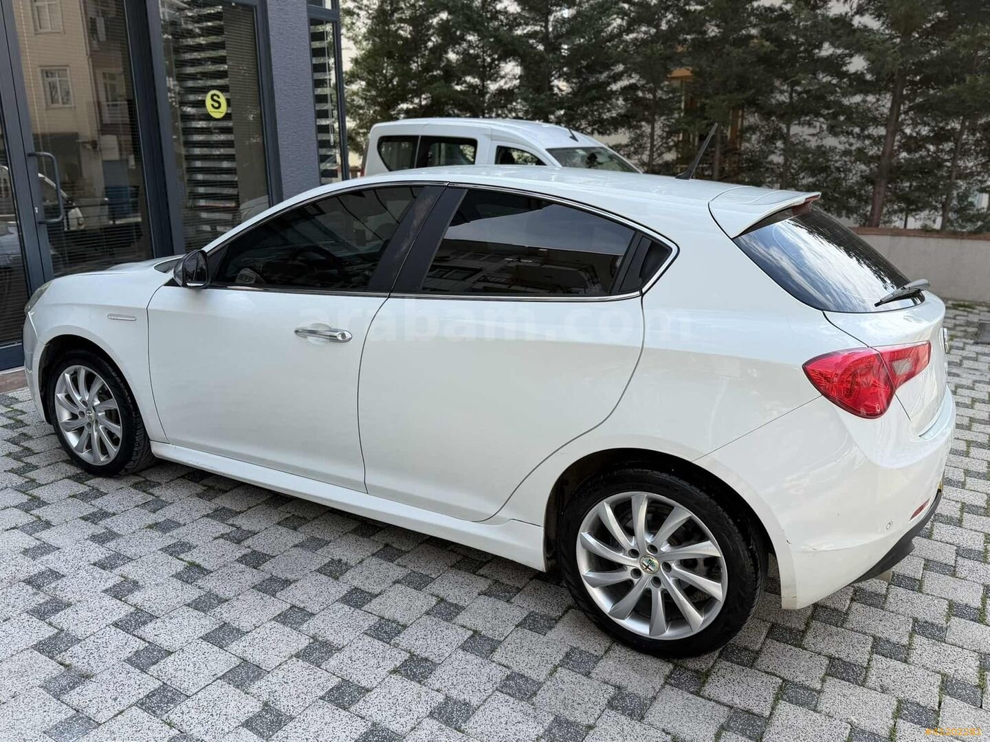 Galeriden Alfa Romeo Giulietta 1.6 JTD Distinctive 2013 Model İstanbul 145.500 km Beyaz 7