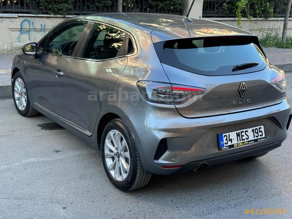 2024 MODEL 56 BİN KM DE CLİO EVOLUTİON