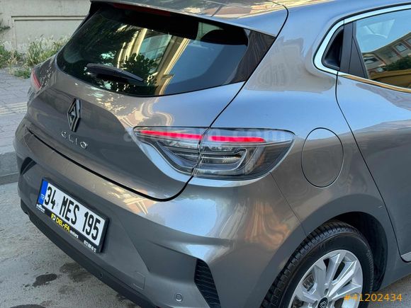 2024 MODEL 56 BİN KM DE CLİO EVOLUTİON