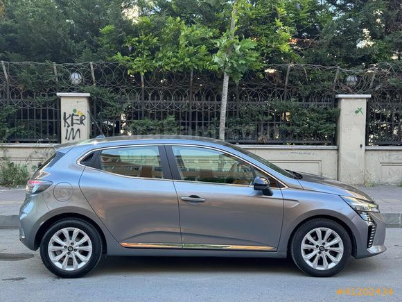2024 MODEL 56 BİN KM DE CLİO EVOLUTİON