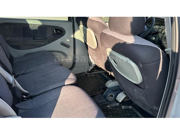 Sahibinden Renault Scenic 1.6 RXE 2000 Model