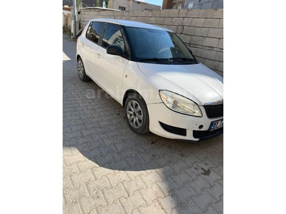 Sahibinden Skoda Fabia 1.2 Ambition 2014 Model  232000 km Beyaz