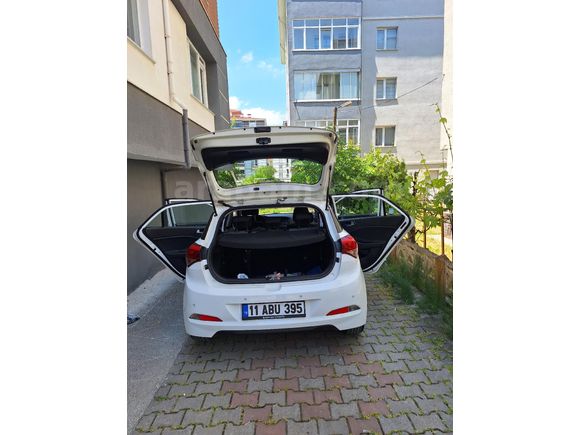 Sahibinden Hyundai i20 1.4 CRDi Style 2015 Model