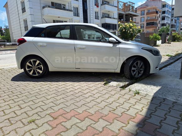 Sahibinden Hyundai i20 1.4 CRDi Style 2015 Model
