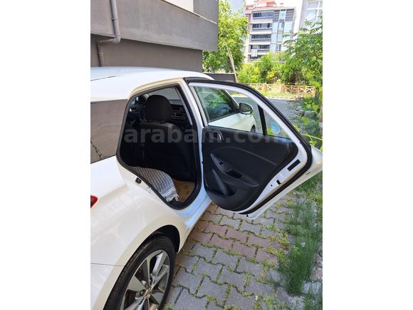 Sahibinden Hyundai i20 1.4 CRDi Style 2015 Model