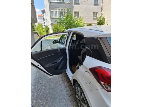 Sahibinden Hyundai i20 1.4 CRDi Style 2015 Model
