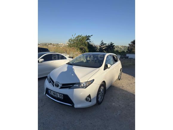CAM TAVAN TOYOTA AURİS 1.6 OTMATİK VİTES 400BİN PEŞİNAT KALANI 24 AY TAKSİTLE
