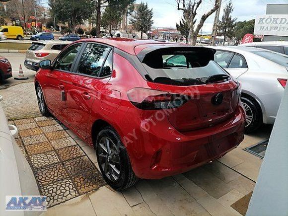 POŞETLERİ ÜZERİNDE 2025 MODEL OPEL CORSA F1 E-TOGGLE EDİTİON AT8