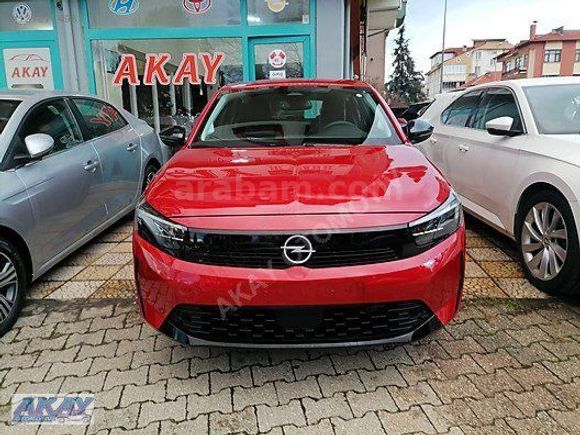 POŞETLERİ ÜZERİNDE 2025 MODEL OPEL CORSA F1 E-TOGGLE EDİTİON AT8