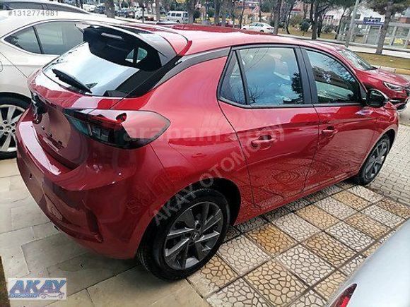 POŞETLERİ ÜZERİNDE 2025 MODEL OPEL CORSA F1 E-TOGGLE EDİTİON AT8