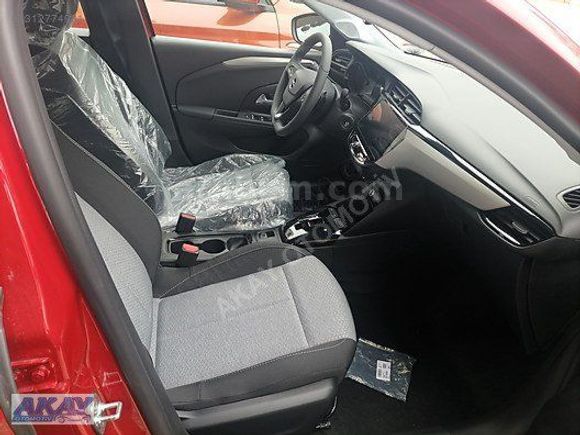POŞETLERİ ÜZERİNDE 2025 MODEL OPEL CORSA F1 E-TOGGLE EDİTİON AT8