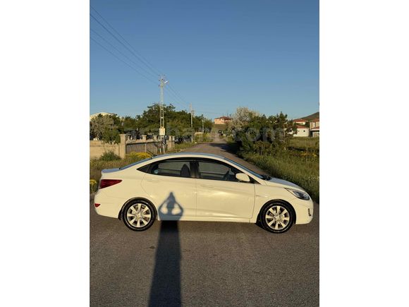 Sahibinden Hyundai Accent Blue 1.6 CRDI Mode Plus 2014 Model 