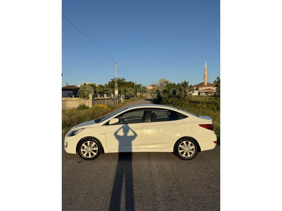 Sahibinden Hyundai Accent Blue 1.6 CRDI Mode Plus 2014 Model 
