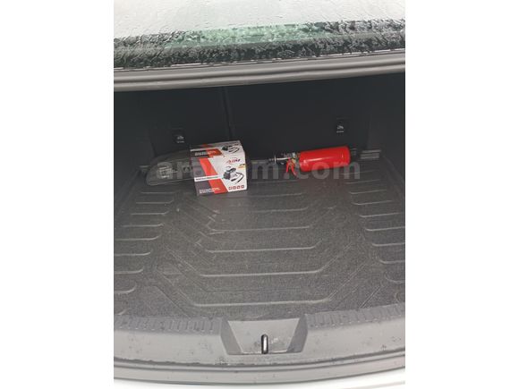 SAHİBİNDEN TEMİZ GARAJ ARACI MEGANE 4