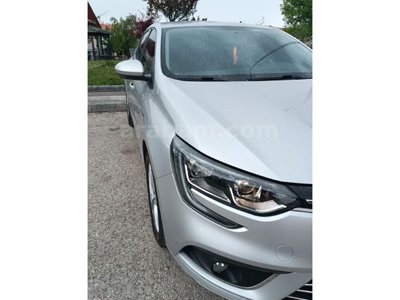 SAHİBİNDEN TEMİZ GARAJ ARACI MEGANE 4